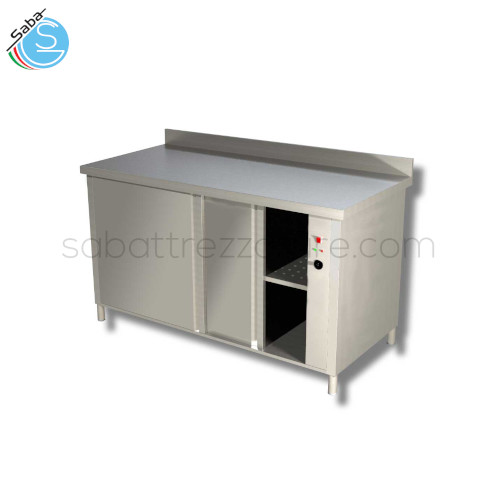 Tavolo inox armadiato riscaldato con porte scorrevoli e top con alzatina posteriore cm 120Lx70Px85H - Alimentazione monofase - Consumo energia elettrica 2.5 Kw - Temperatura di esercizio +90°C - Nr. 1 ripiano interno forato - Nr. 2 porte scorrevoli