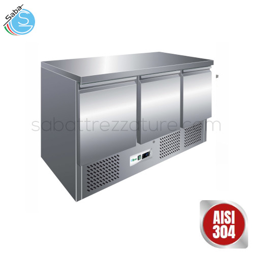 Saladette refrigerata in Acciaio Inox AISI 304 - 3 Porte - Temperatura di lavoro : +2°C/+8°C - Dimensioni esterne 1365 x 700 x 850(h) mm - Assorbimento 235 W - Alimentazione Monofase