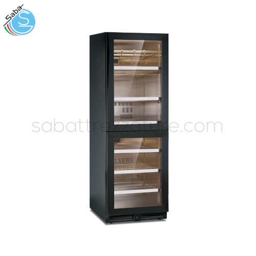 Frigo vetrina per conservazione salumi e formaggi - Dimensioni Esterne (LxPxH) mm 595 x 690 x 1800 - Temperatura 0 °C / +20 °C - Volume Netto Lt 405 - Peso Netto Kg 102 - Alimentazione monofase - Assorbimento W 118 - Consumo Energia KwH/24H 0,46