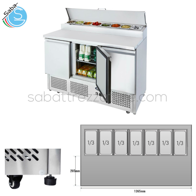 OFFERTA: Saladette 3 ante con portacondimenti 7 x GN1/3 – Dim. mm LxPxA 1365x700x947 - Capacità L 380 - Temp. -2°C/+8°C - Griglie in dot. per porta 1 - Dim. griglie mm LxP GN1/1 - Refrig. R600a - Pot. W 310 - Classe clim. 4 - Alim. monofase - Peso kg 103