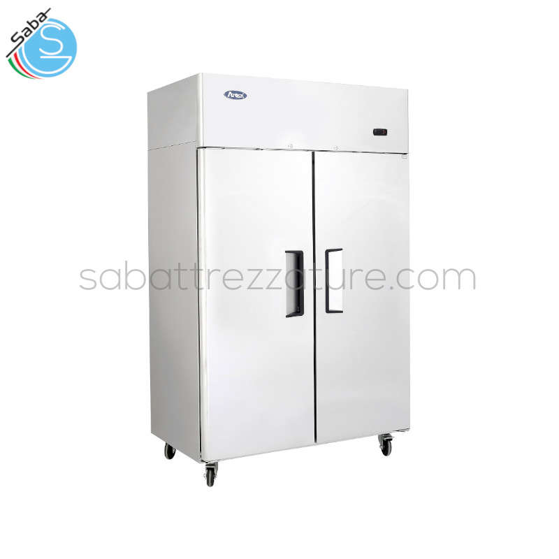 OFFERTA: Freezer BT compatto doppia porta 1200mm - Refrig. Ventilata - Temp. d'esercizio -22°/-17° C - Capacita lorda 900 lt - Numero vani 1 - Dim. est. LxPxH 120x73x194,5 cm - Dim. int. LxPxH 110x54x138 cm - Peso 132 kg - Alim. Monofase - Potenza 750 W
