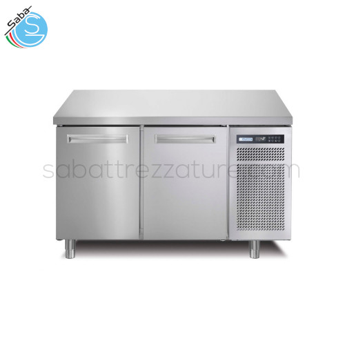 Tavolo refrigerato 2 porte GN1/1 SPRINGPLUS702TN AFINOX - Piano dritto - Range temperatura -2/+7 °C - Classe Energetica A - Consumo energetico Annuo (kWh/annum) 464 - Gas R290 - Dimensioni Esterne (mm) LxPxH 1266x700x850 - Peso Netto (Kg) 99