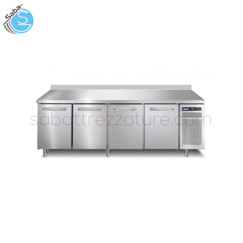 Tavolo refrigerato 4 porte GN1/1 SPRINGPLUS704TN/A AFINOX - Piano + Alzatina - Range temp. -2/+7 °C - Classe Energ. A - Consumo energ. Annuo (kWh/annum) 618 - Gas R290 - Dim. Esterne (mm) LxPxH 2182x700x850 - Peso Netto (Kg) 160