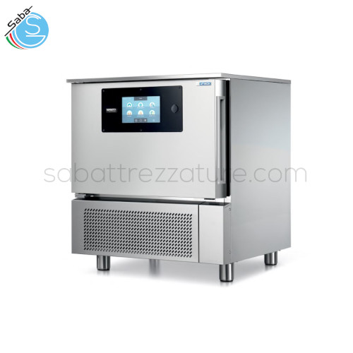 Abbattitore di temperatura multifunzione Infinity 5 all-in-one-H - Pannello di controllo: TOUCH screen 9 - Abbattimento: 25 kg - Surgelazione: 15 kg - Ripiani: 5 GN1/1 | 5 EN 60×40 - Dimensioni esterne: 790x839x847 mm - Alimentazione: 230V/50Hz