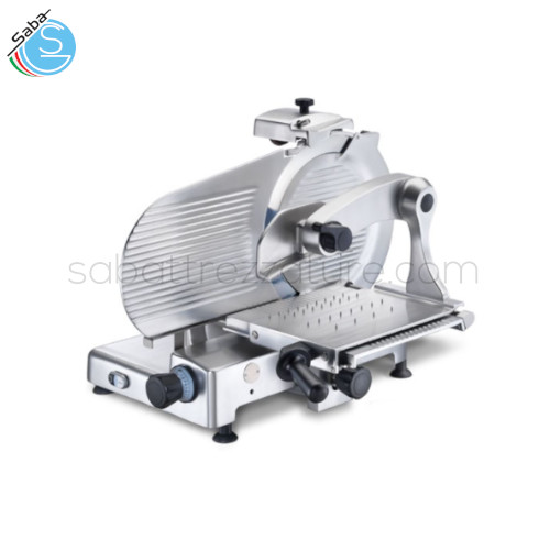 Affettatrice verticale salumi 370 ASE K MONOFASE - Diam. lama mm 370 - Motore kW (HP) 0,31 (0,41) - Corsa carrello mm 340 - Ampiezza taglio Ø mm 270 - Ampiezza taglio mm 270x318 - Spessore taglio mm 0/23 - Peso Kg 42 - Dim. (LxPxH) 674x839x629 mm