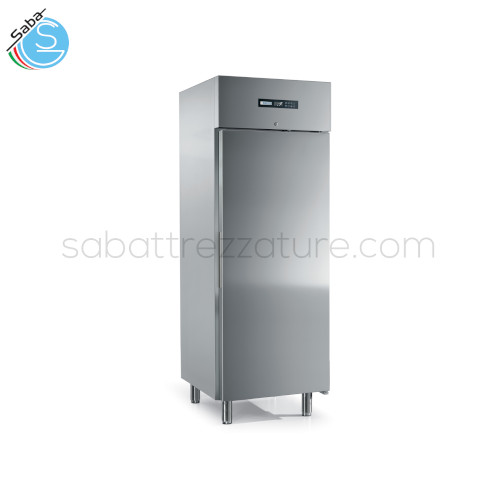 Armadio refrigerato in acciaio inox AISI 304 interno ed esterno (eccetto fondo, schiena e cielo esterni) - Range -24/-10° C - Classe energ. E - Guide n° 20 (EN400X600) - Dim. mm 715x847x2090 - Voltaggio Volt/Ph/Hz 230/1/50 - Peso Netto kg 132