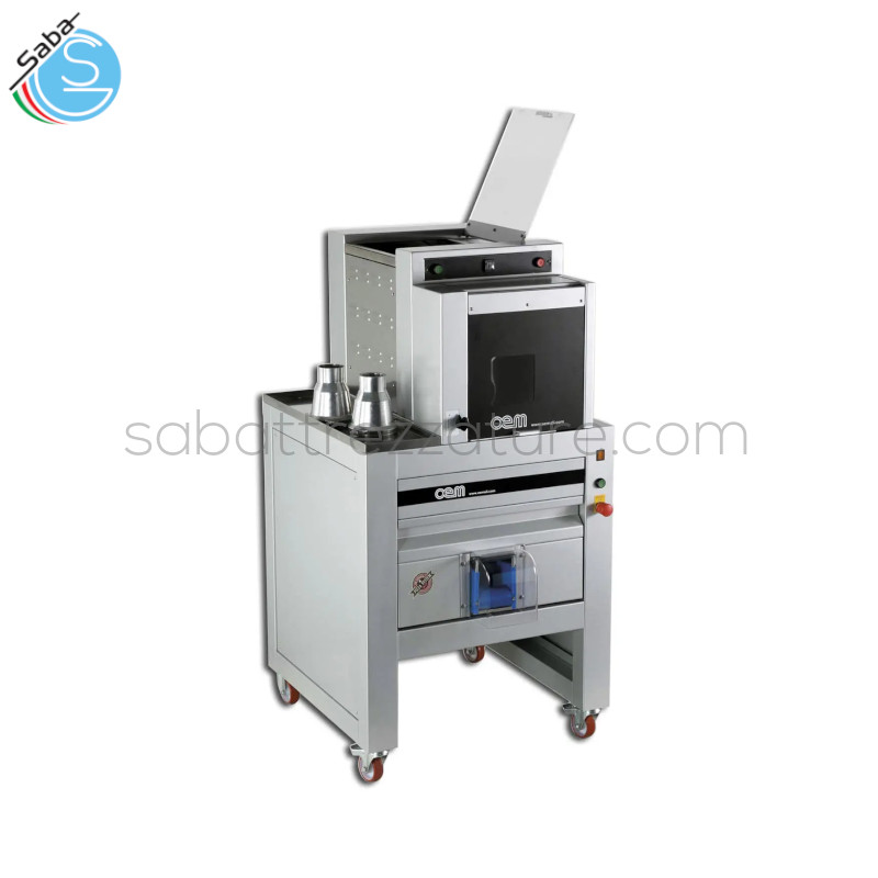 OFFERTA: Spezzatrice arrotondatrice di pasta professionale BM2AS - kW Max 0,84 - Alimentazione Trifase - Dimensioni esterne cm L76,5 x P76,5 x H145 - Capacità Tramoggia kg 30 - Peso netto kg 182