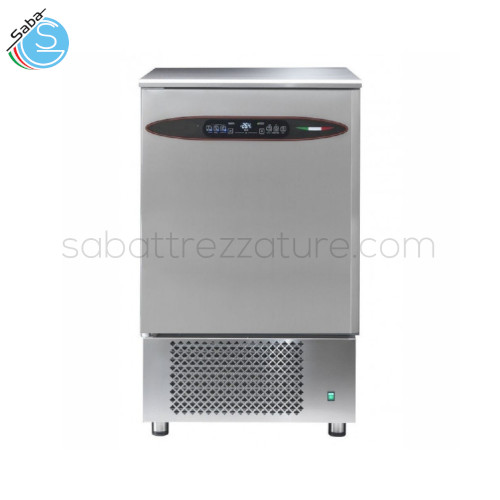 Abbattitore di temperatura 10 teglie ATTILA TOUCH TECNODOM - Dimensioni : 75 x 75 x 131/133 cm - Alimentazione : Monofase - Spazio tra le griglie : 7 cm - Capacità : 10-GN1/1 / 10-600x400 - Cicli impostabili con sonda al cuore +3°C -18°C | - 40°C
