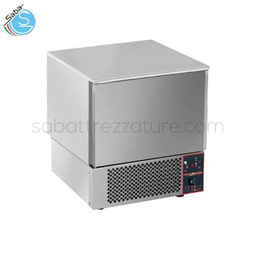 Abbattitore temperatura 5 teglie TECNODOM - Pannello frontale con controllo elettronico - Abbattimento +70° C / +3° C - Surgelazione +70° C / -18° C - Temperatura : +2°/+8°C, -18°/-22°C - Dimensioni : cm 75 x 74 x 85H