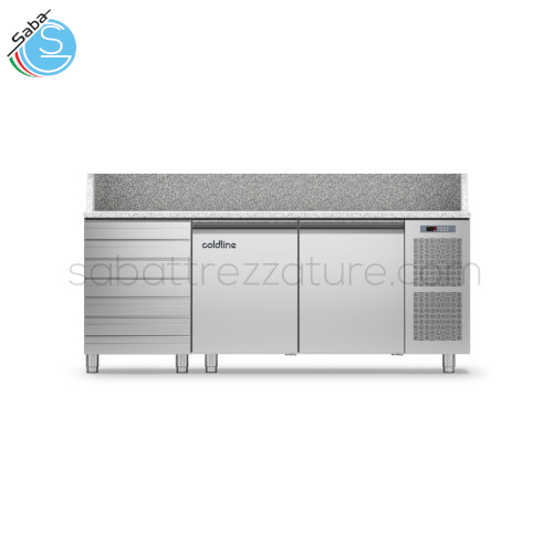 Tavolo Completo Pizza EN60x40 2 porte con cassettiera -2°+8°C con piano granito h. 710 mm TZ13/1MC-710 COLDLINE - Capacità lorda 389 lt - Unità refrigerante Plug-In - Alimentazione 220-240 V 50 Hz - Potenza assorbita 250 W