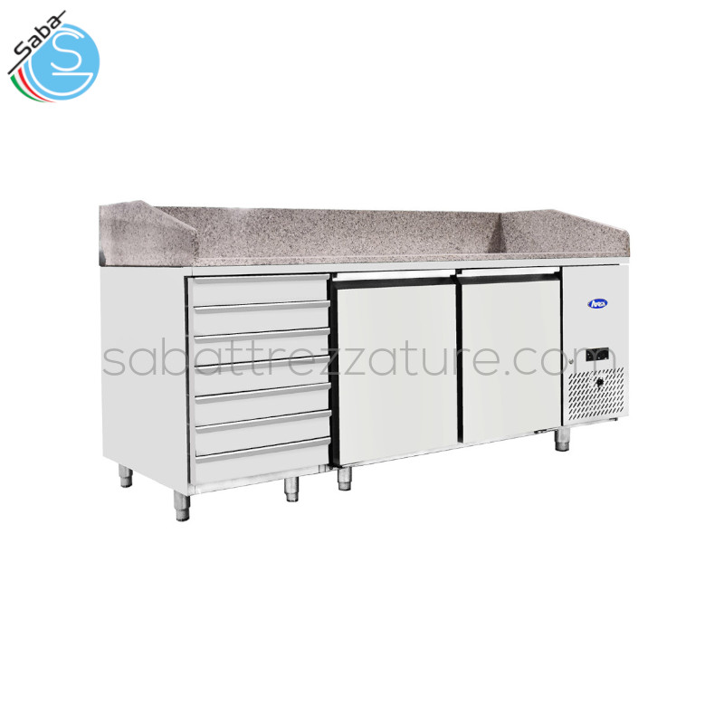 OFFERTA: Banco pizza 7 cassetti 2 porte EPF3480-GR ATOSA con piano in granito - Dim.(mm) LxPxA 2010 x 800 x 840 - Capacità (L) 420 - Temp. (°C) -2°C/+8°C - Dim. delle griglie (mm) LxP 400 x 600 - Refrigerante R600a - Pot. (W) 250 - Classe Energetica A
