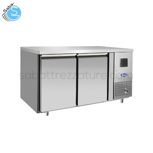 Tavolo refrigerato 600 TN 2 porte EPF3421-GR-304T ATOSA - Tropicalizzato - Top in AISI304 - Dimensioni (cm) 136x60x85H - Temperatura (°C) -2~8 - Capacità netta (L) 180 - Potenza (W) 250 - Peso netto (kg) 91,4 - Voltaggio monofase