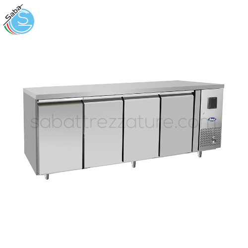 Tavolo refrigerato 700 TN 4 porte EPF3442-GR-304T ATOSA - Tropicalizzato - Top in AISI304 - Classe energ. A - Dim. (cm) 223x70x85H - Temp. (°C) -2~8 - Capacità netta (L) 450 - Potenza (W) 400 - Peso netto (kg) 145 - Voltaggio (V/Hz/Ph) 220-240/50/1