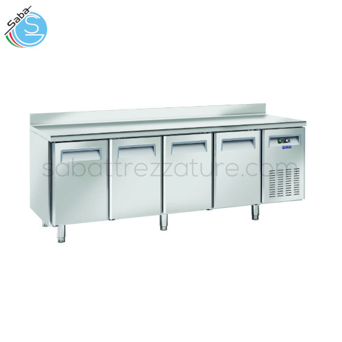 Tavolo refrigerato GN1/1 4 porte CHQR4200 - Alzatina 100 mm - Cap. 570 L - Dim. est. 2250Lx700Px950H mm - Dim. int. 1830Lx585Px585H mm - Gas R290 - Cons. 3.8 Kw / 24h - Peso 153 Kg - Temp. -2° ~ +8°C - Alim. 230 V