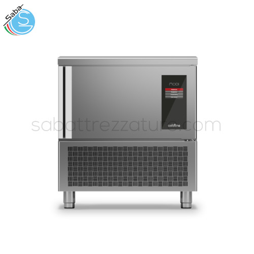 Abbattitore Modi Up 5 teglie GN-EN P 800 mm W5U COLDLINE - Range temperatura -40°+10°C - Unità refrigerante Plug-In ad aria - Resa +90/+3 22 Kg - Resa +90/-18 17 Kg - Alimentazione monofase - Potenza assorbita 1030 W - Dimensioni 78×80×85,3 cm