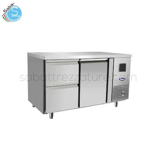 Tavolo refrigerato 700 TN 1 porta GN1/1 + cassettiera 1/2 - Capacità lorda: 280 lt - Temperatura d'esercizio: -2°/+8° C - Refrigerazione: ventilata - Dimensioni: 136x70x85H cm