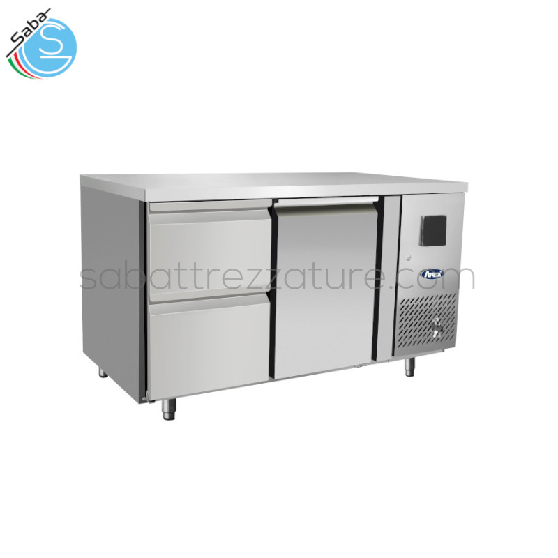 OFFERTA: Tavolo refrigerato 700 TN 1 porta GN1/1 + cassettiera 1/2 - Capacità lorda: 280 lt - Temperatura d'esercizio: -2°/+8° C - Refrigerazione: ventilata - Dimensioni: 136x70x85H cm