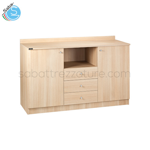 Mobile di servizio basso triplo - Dimensione (cm) 136 x 48 x 95(H) - 2 Sportelli - 3 Cassetti - 1 Vano interno - Ruote multidirezionali ø 50 mm - Peso netto (kg) 85