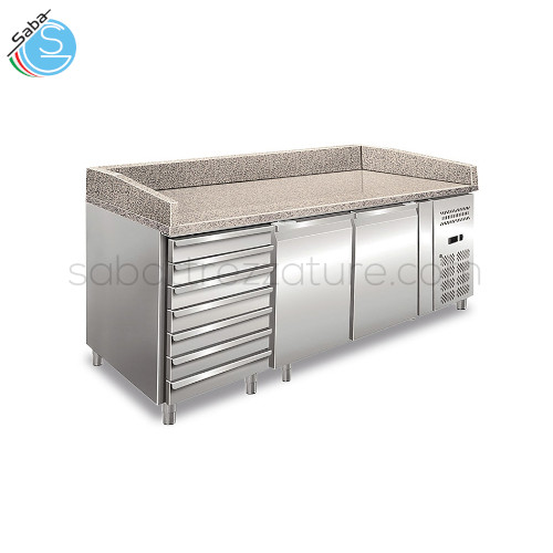 Banco pizza ventilato PZ 02 C KLIMAITALIA - Dim. (LXPXH) mm 2025x800x1000 - Temp. +2/+8 °C - Piano di lavoro in granito mm 25 - Mensole (LxP) N° 2 mm 400x630 - Cassetti Dim. interne (LxP) N°7 mm 400x630 - Peso Netto Kg 334 - Alim. monofase