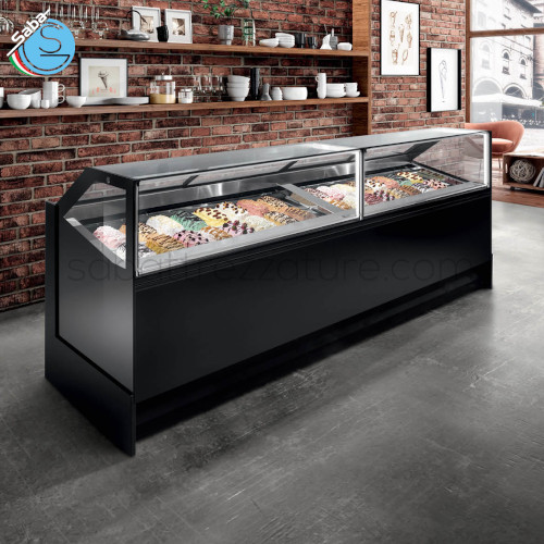 Vetrina gelateria L 2000 24 VASCHETTE VB Alba Squared - Versione Multifood bianco - Dim. L2030 x P930 X H1200 (Vetri bassi) - Ventilata - Motore interno - Temper. d'esercizio: -6/-18 °C - 20 Vaschette 260X156X120H (4,2 lt) - Alim. monofase